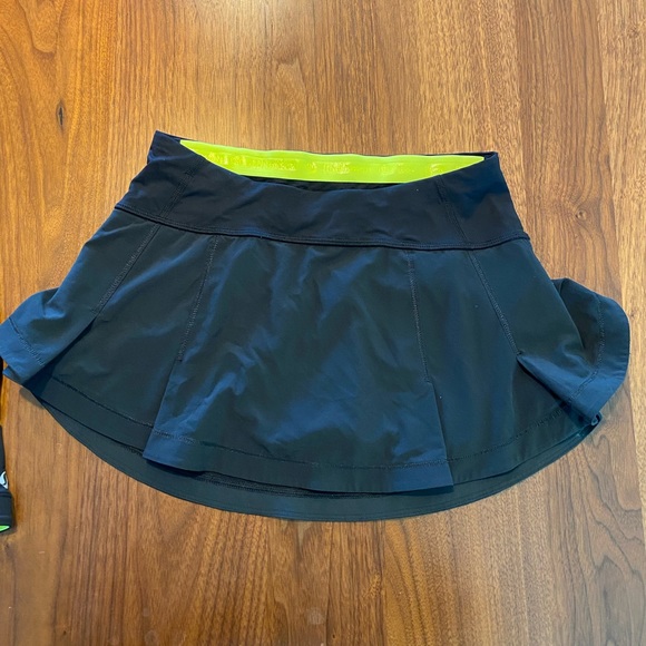 Lululemon cycling skirt black size 4 - Picture 3 of 3